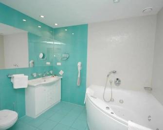 Hotel Kongresowy - Kielce - Badkamer