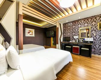 Jinju Hotel Beach - Jinju - Habitación