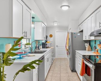 Bayberry Breeze - 3B/2B Pet Friendly Private Pool - Rockledge - Cocina