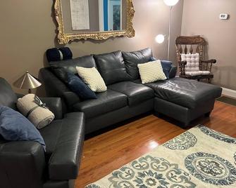 4-bedroom home: hot tub surrounded by woods near New River Gorge & Summersville - Hico - Sala de estar