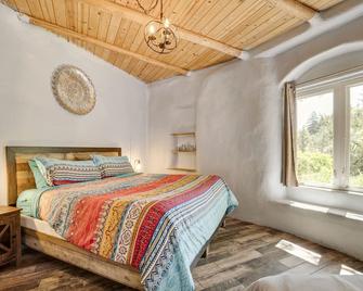 The Hobbit House: Avenue Of The Giants Adventure! Hot Tub/ Fire Pit/ 5bdr/ King - Garberville - Ložnice