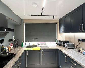 Addison's Adorable Abode - Pembroke Dock - Keittiö