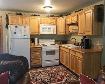 Mountain Retreat! Relax And Enjoy!!! - Pine - Kitchen