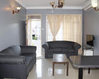 Asante Apartments - Livingstone - Living room