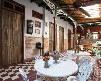 La Colonial 1861 - La Habana - Patio