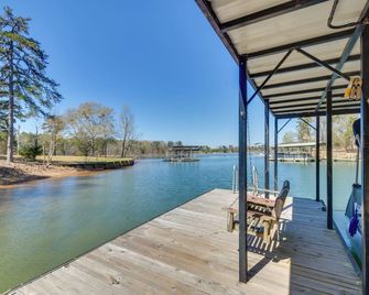 Georgia Getaway w/ 2-Story Dock By Lake Hartwell - Hartwell - Balcón