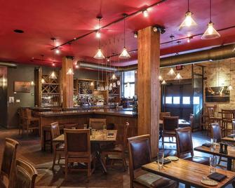 Urban Retreat and Culinary Delights, Close to Milwaukee World Festival! - Milwaukee - Bar