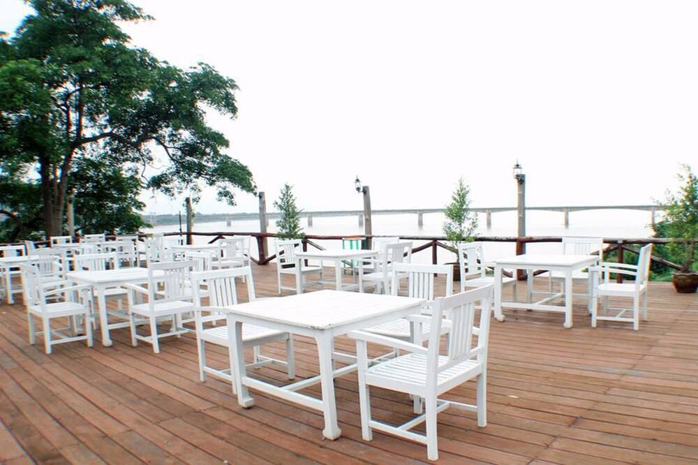 Arawan Riverside Hotel