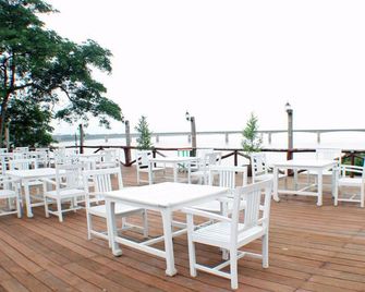 Arawan Riverside Hotel - Pakse - Restaurace