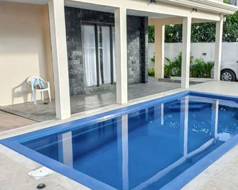 Apartment with Private Pool in Flic en Flac 250 m - Flic en Flac - Pool