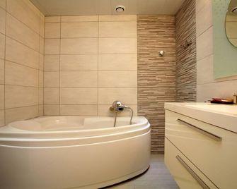 Logis Hotel Restaurant Spa Beau Site - Luxeuil-les-Bains - Salle de bain