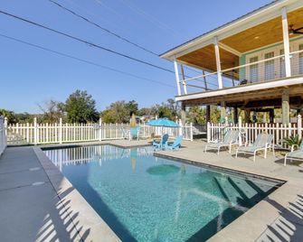 Walk to Beach Stunning Gulfport Getaway - Gulfport