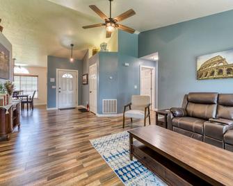 3 Bedroom, 2 bathroom house - Hamilton - Living room