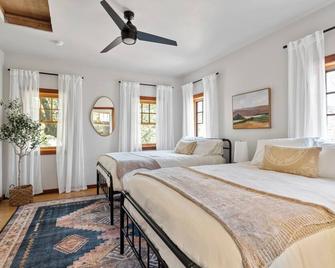 Urban Cowboy Villas - Heart of 704 - Austin - Habitación