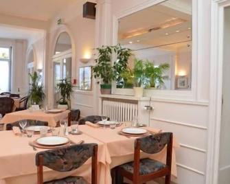 Hotel Restaurant d'Orfeuil - Bourbonne-les-bains - Eetruimte
