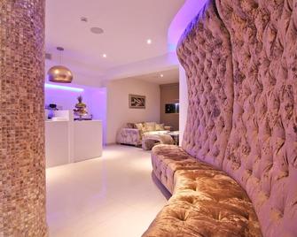 Achilleos City Hotel - לרנקה - סלון