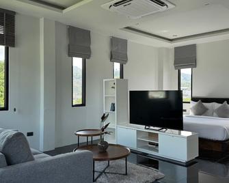 Ice Kamala Beach Hotel - Kamala - Wohnzimmer