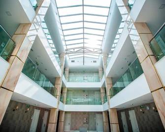 Grand Midway Hotel - Baku - Lobby
