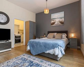 Tenby Studio Apartment - Stroll to Beach and Town - Tenby - Schlafzimmer