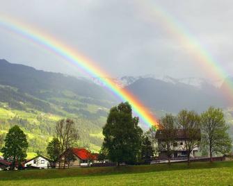 zum Senner Suites Zillertal - Schlitters - Sala de estar