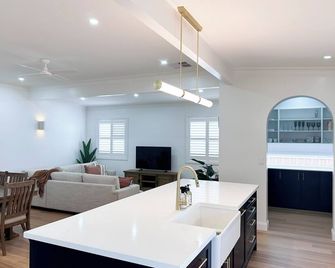 Luxe Country Home - Narrabri - Dining room