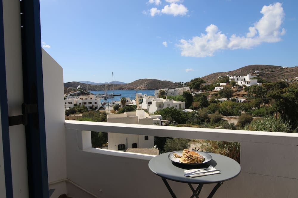 أرمادوروس هوتل لوس باكباكرز - Ios - شرفة