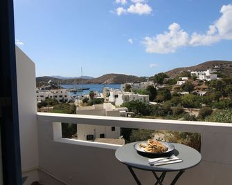 Armadoros Hotel / Ios Backpackers - Ios - Balcony