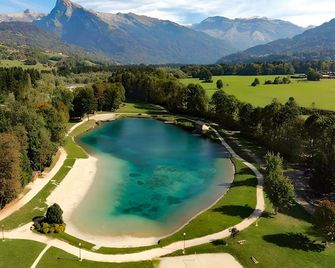 Cosy chalet, 8 bedrooms, 8 showers rooms, access to slopes and shops by foot - Morillon - Piscine