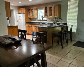 Big Oak 2-4 Beds @ Wfl Event Ranch - Brooksville - Kuchyň