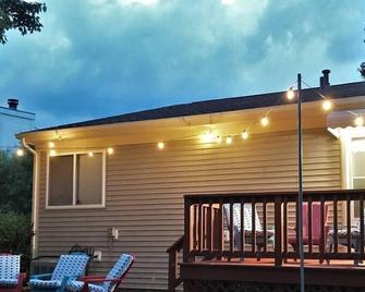 Near Naval Base! Ranch w Pool Table, Arcade, Netflix! - McHenry - Bâtiment