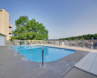 Pool and Lake Access Waterfront Osage Beach Retreat - Osage Beach - Pool