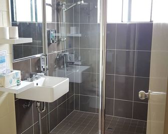 Harbour Lodge Motel - Gladstone - Banheiro