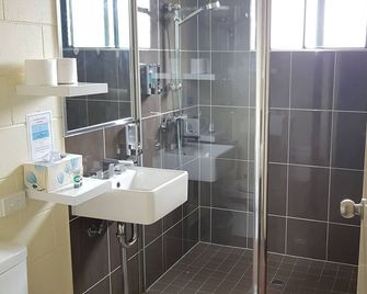 Harbour Lodge Motel - Gladstone - Baño