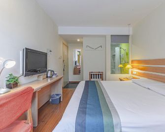 Home Inn Jinan Bayi Overpass - Jinan - Bedroom