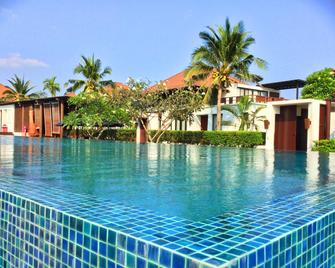The Oriental Beach Pool Villa and Village - Muang Klaeng - Pool