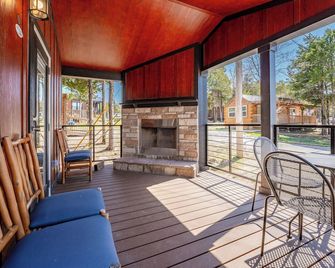 Indian Point Cabin 4 Near Sdc, Branson, Table Rock Lake - Branson - Balcony