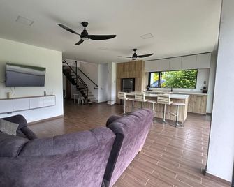 Los Pinos Farm Sopetran Antioquia - Sopetrán - Sala de estar