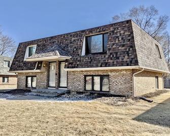 Renovated 2-bedroom unit minutes to downtown Omaha - Council Bluffs - Building