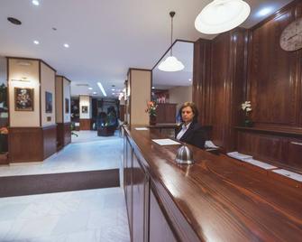 Hotel Belvedere - Predeal - Front desk