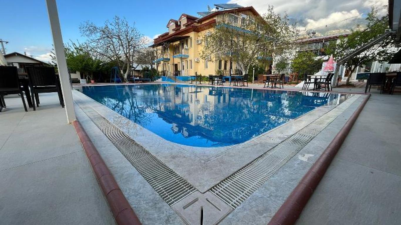 Happy Nur Hotel