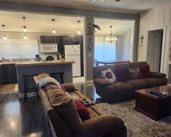 Historic 1860's updated 4 bedroom, 2 bath home - Havana