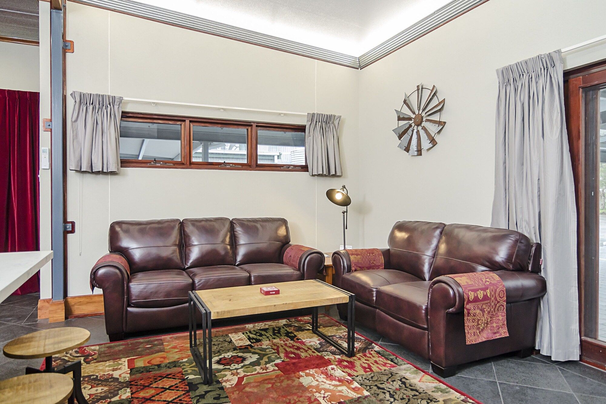 إيغل فاوندري بيد آند بريكفست