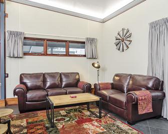 Eagle Foundry Bed & Breakfast - טאנונדה - סלון