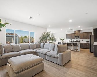 Sw Bakersfield -New House! Luxe, New Furniture & Appliances - Bakersfield - Salon