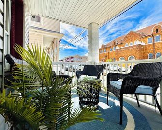 Ultra Modern - Entire 3 Bedroom Apartment - 5 min walk to the Beach - Wildwood - Balcony
