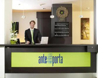 Ante Porta Das Stadthotel - Trier - Front desk