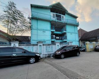 Hotel O Losmen Bahalap Syariah Marabahannearsiring Marabahan (Ulek Barito) - Banjarmasin - Budova