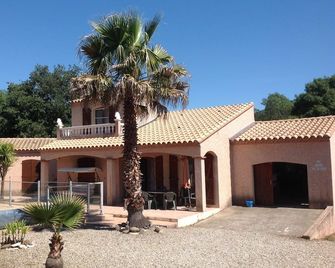 Private swimming pool and sleeps 7 - Le Boulou - Gebouw
