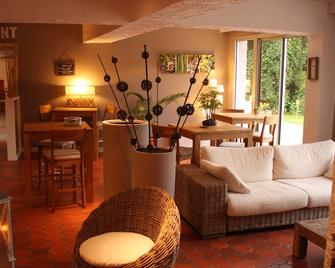 Latitude Ouest Hotel Restaurant & Spa - Locronan - Living room