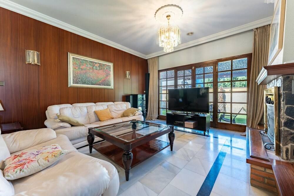 Villa con piscina en Churriana - ملقة - غرفة معيشة